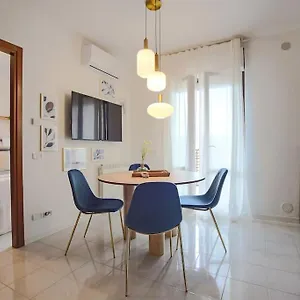  Appartamento Modern Flat With Light And Sun On The Sweet Terrace Italia